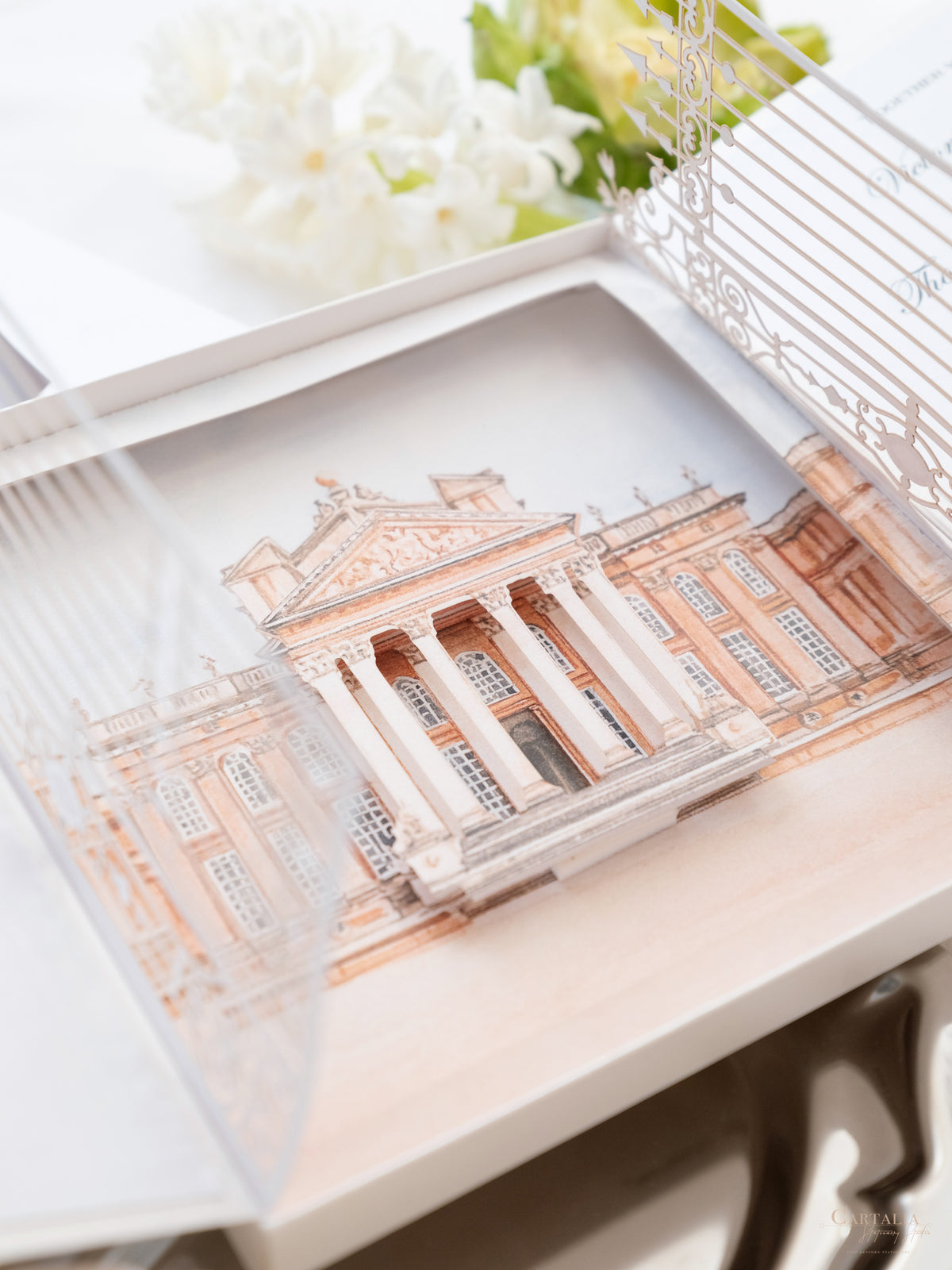 Invitación en caja 3D de alta costura a medida con puerta cortada con láser | Lugar de celebración de Villa Ephrussi | Comisión a medida M&amp;J